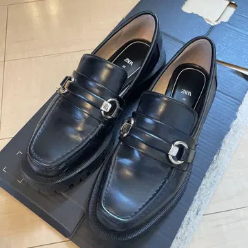 자라 로퍼