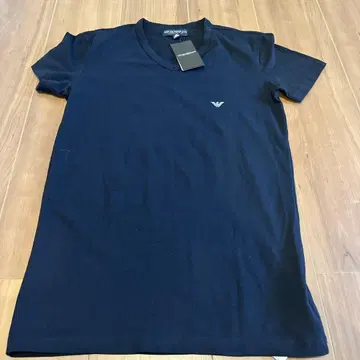 EMPORIO ARMANI V넥 티셔츠 M