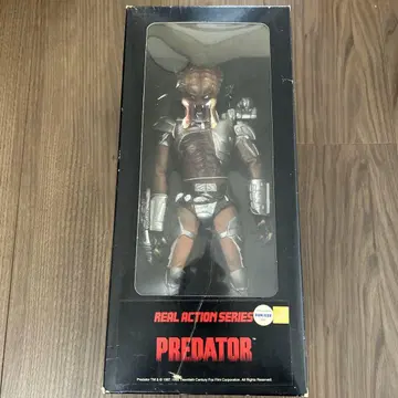 프레데터 메디콤토이