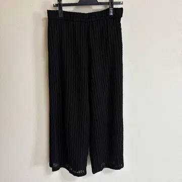 스트라이프 디자인 블랙 팬츠