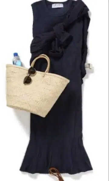 세 번째 매거진 미사용 새상품 파일 소재 원피스