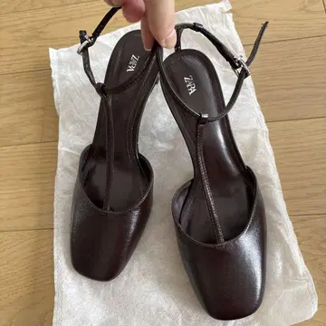 자라 다크 브라운 스트랩 힐