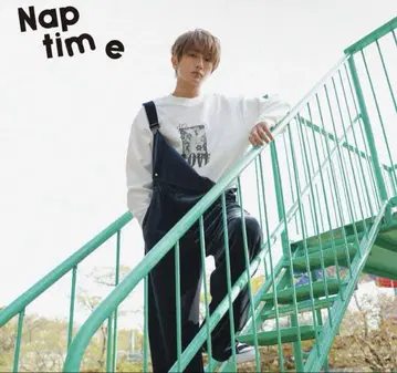 Nissy Naptime 프린트 풀오버 티셔츠 M 사이즈