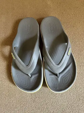 Crocs 그레이 비치 샌들