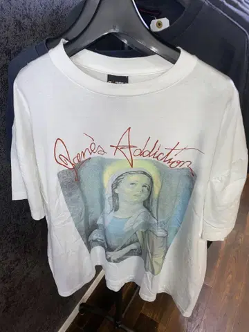 Queen's Addiction 티셔츠 화이트