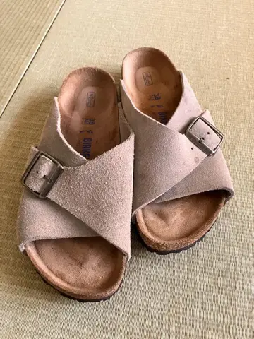 BIRKENSTOCK 스웨이드 크로스 스트랩 샌들 38