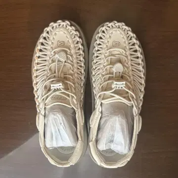 [새상품] KEEN UNEEK 킨 유니크 23.5cm