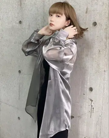 MURUA 샤이니 시어 셔츠 그레이