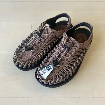 미사용 새상품 KEEN UNEEK 샌들 킨 유니크 23.5
