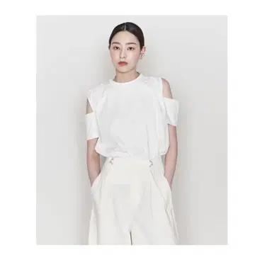 [United Arrows] ASTRAET 개더 숄더 티셔츠 블랙