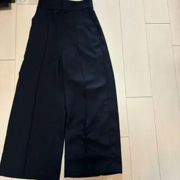 미라 오웬 블랙 와이드 팬츠 사이드 지퍼