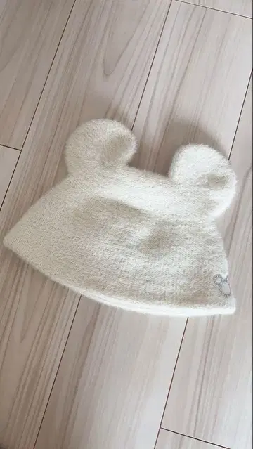 미키 귀가 달린 아이보리 니트 모자