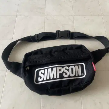 SIMPSON 웨스트 파우치 블랙 바디백 화이트