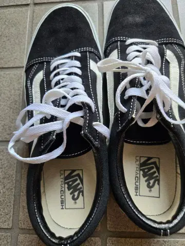 VANS ULTRACUSH 블랙/화이트 스니커즈