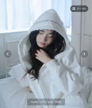 smyeon 레이스 달린 컴팩트 지퍼 후디 화이트