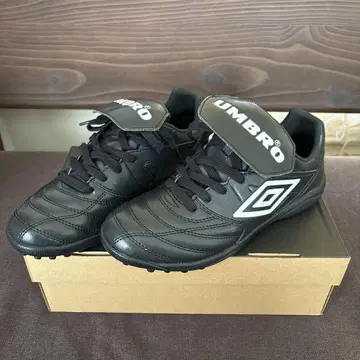 엄브로 신발 24.0cm