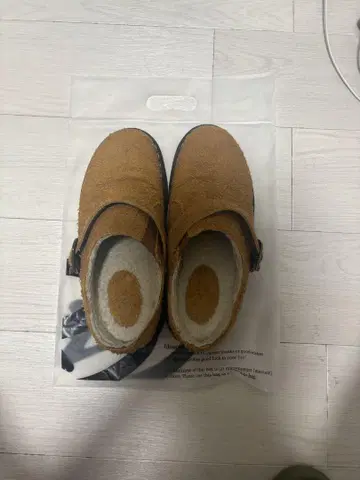닥터마틴 브라운 스웨이드 클로그 샌들 버클