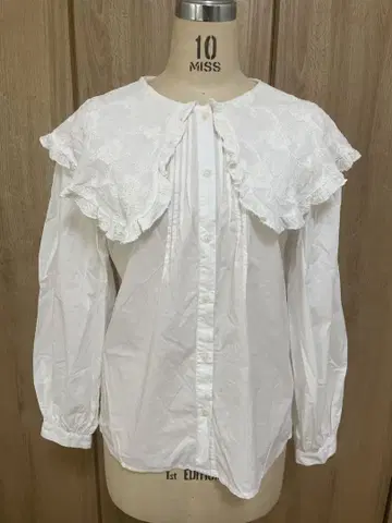 메리 제니 자수 레이스 프릴 칼라 셔츠