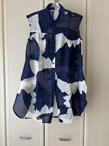 *새 상품급* marimekko 카라 부착 슬리브리스 셔츠