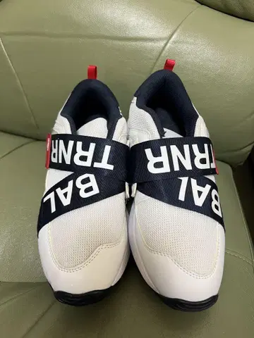 BAL 스트랩 화이트 스니커즈