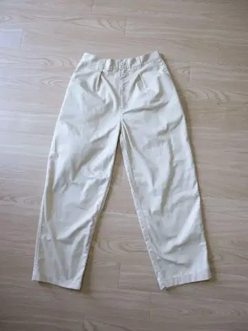 베이지 코튼 치노 팬츠