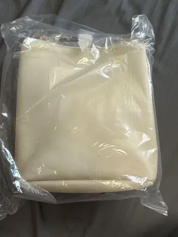 레가토르가르토 가벼운 가방 아이보리 토트백 새상품