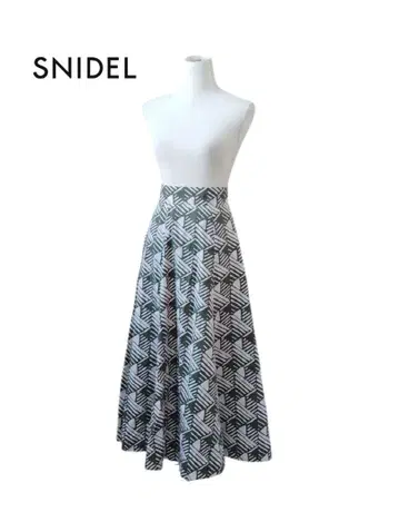 SNIDEL 스나이델 기하학 패턴 프린트 A 라인 플레어 롱 스커트
