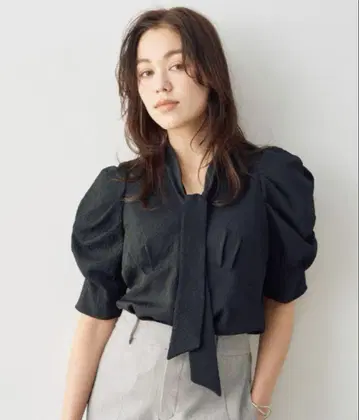 스트라 블라우스