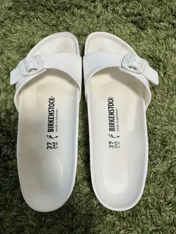 BIRKENSTOCK 화이트 샌들 24