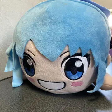 치루노 누워있는 봉제 인형