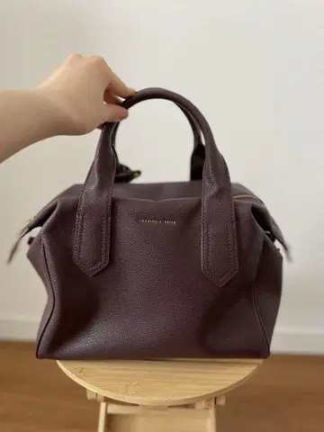 다크 퍼플 가죽 핸드백