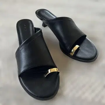 블랙 크로스 스트랩 샌들 23.5cm