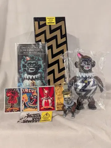 KIKKAKE TOY 아이언 몽키 2 블랙 성형/브라운/파랑 은색 페인팅