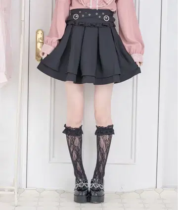 블랙 플리츠 스커트 프릴 벨트