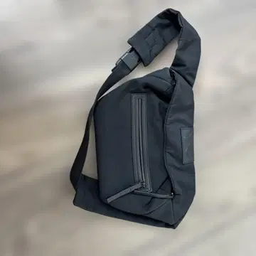 Y-3 바디백 블랙