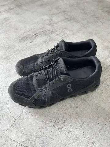 블랙 메쉬 러닝화