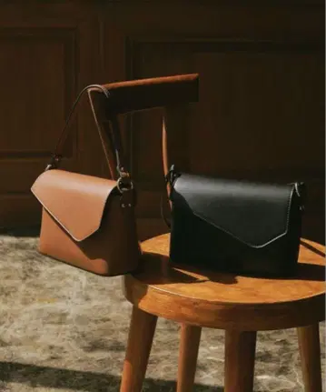 philme leather pochette (가죽 미니백) 브라운