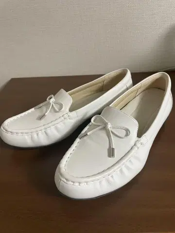미사용품 AKAISHI 로퍼 화이트 24cm