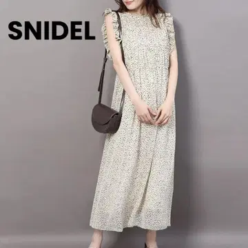 SNIDEL 셔링 도트 원피스 아이보리
