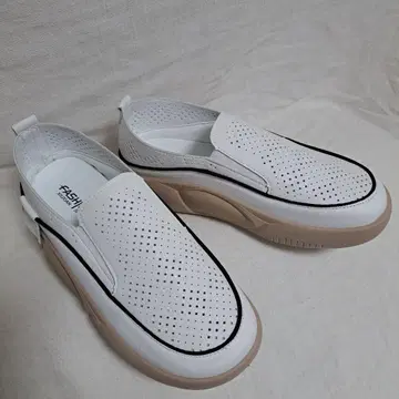 화이트 메쉬 슬립온