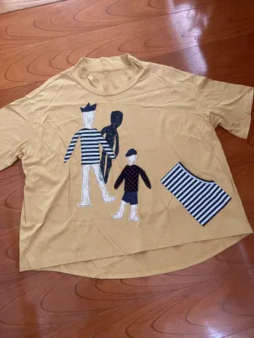센소유니코 큐브 큐브 머스타드 컬러 티셔츠