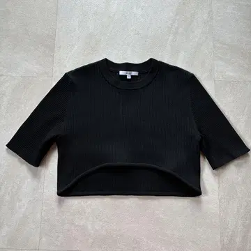 UN3D. 블랙 크롭 반팔 니트 38
