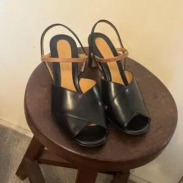 HIROFU 미사용 새상품 가죽 샌들 22.5cm
