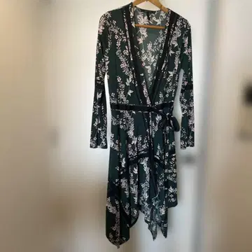 BCBGMAXAZRIA 꽃무늬 랩 드레스 S 사이즈