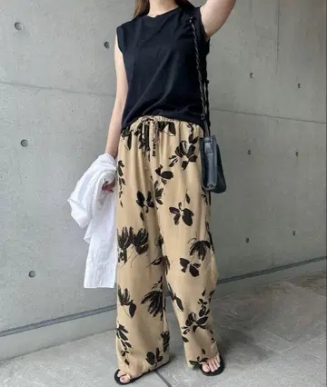andme 새상품 꽃무늬 릴랙스 와이드 팬츠 M 사이즈
