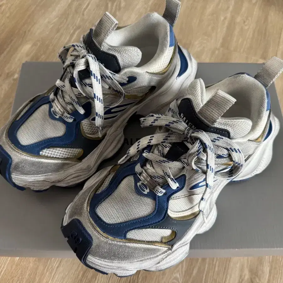 靴 BALENCIAGA CARGO 39 Balenciaga Cargo Sneaker 'Beige' 785754W2MV19191