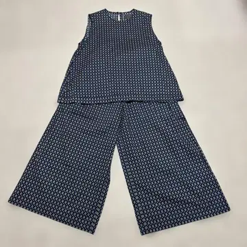 오로네 네이비 기하학 패턴 셋업