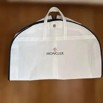 MONCLER 가먼트 백 화이트 커버