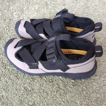 KEEN HOODZERRA SANDAL 후드제라 샌들 베이지