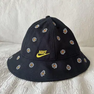 Nike 데이지 꽃무늬 자수 버킷 햇 L/XL